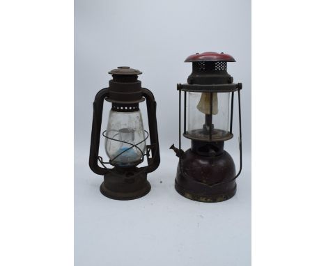 An original Bialaddin paraffin lamp together with a similar smaller example (2). Tallest 34cm tall. 