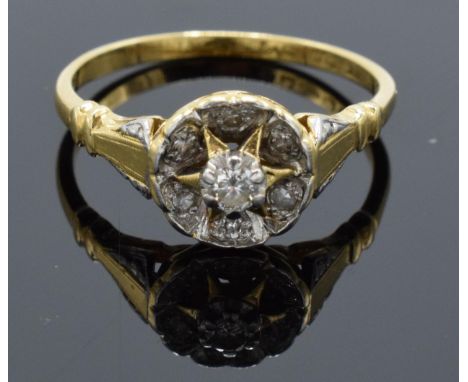 18ct gold ladies ring set with diamonds. UK size P/Q. 3.1 grams. 