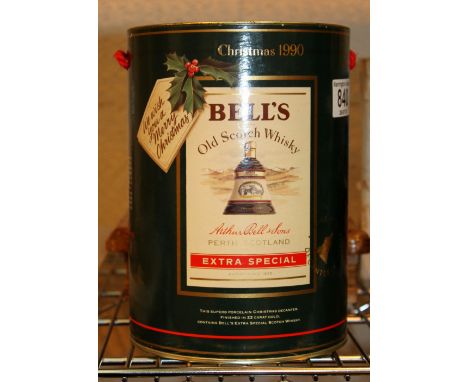 Tin of Bells Scotch Whisky special Christmas 1990