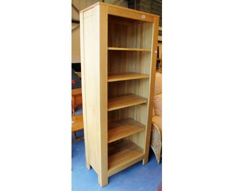 Light oak five shelf bookcase70 x 40 x 180 cm.