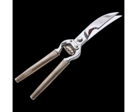 A pair of Elizabeth II engine turned silver-handled poultry shears, hallmarks for London 1979, 15.5cm 