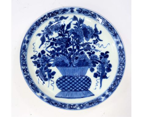 An 18th century Chinese plate with fine blue and white central decoration of a flower vase, seal mark to base, diameter 14cm.