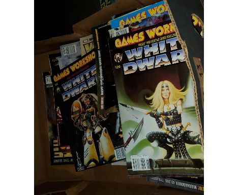 A large selection of vintage White Dwarf magazines, including a small quantity Warhammer Fantasy books 
