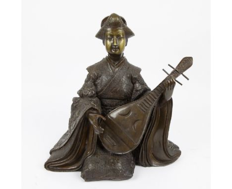 Japanese bronze sculpture of a lady with a lute Japans bronzen sculptuur van een dame met luit H 42.5 cm