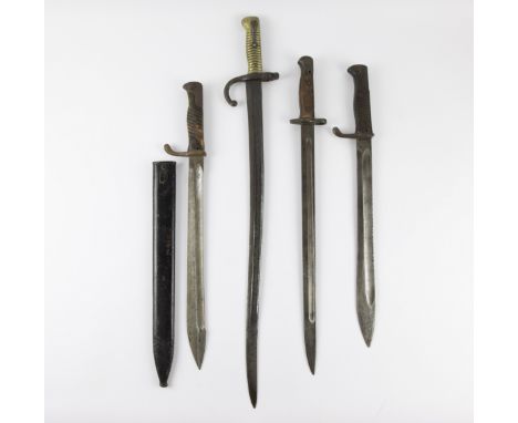 Collection of bayonet German, French and English German Mauser bayonet (saw teeth removed in accordance with regulations) SIM