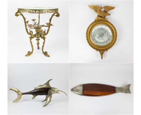 Lot miscellaneous, silver-plated wooden ornamental fish and plateau, bronze side table and barometer Lot varia, verzilverde h