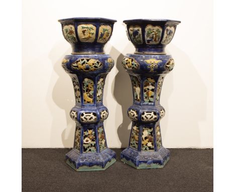 2 Chinese ceramic polychrome glazed flower stands with flower pot around 1900 2 Chinese keramieken polychrome geglazuurde blo