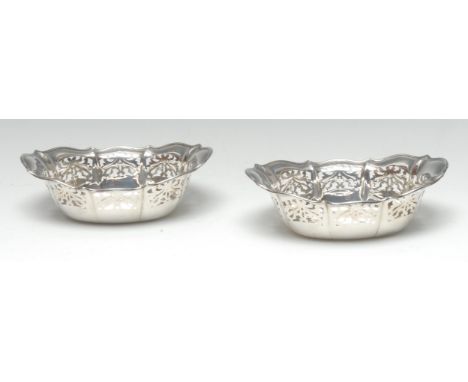 A pair of George V silver shaped oval sweetmeat baskets, pierced borders, 16cm wide, Deakin &amp; Francis, Birmingham 1919, 5