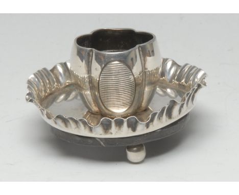 A Victorian silver table vesta, circular base with frilled gallery, match striker to side, bun feet, 7cm diam, Birmingham 189