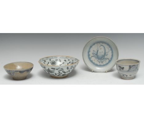 The Hoi An Hoard Shipwreck - a 15th century wreath cup, 9cm diam, c.1480; other shipwreck side plates and bowls (4)