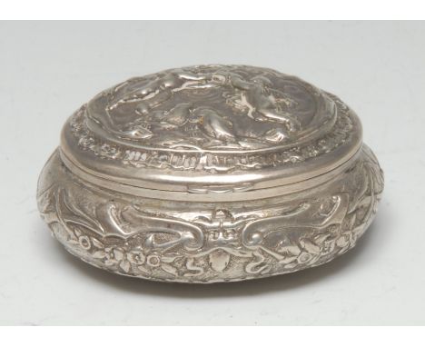 A Dutch silver oval snuff box, hinged cover chased with putti, the side with flowers and scrolls, hallmarked to gilt interior