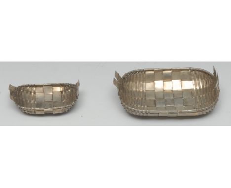 A French silver novelty miniature sweetmeat dish, as a woven basket, 10cm wide, early 20th century; another, smaller (2)