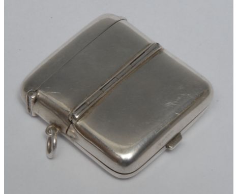 An Edwardian rounded rectangular novelty combination vesta and sovereign case, hinged covers with striker and enclosing sprin