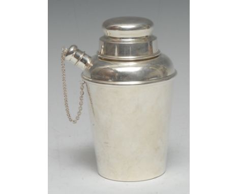 An American Art Deco period sterling silver shaker, 13.5cm high, Shreve, Crump &amp; Low, Boston c.1925, 4.5oz