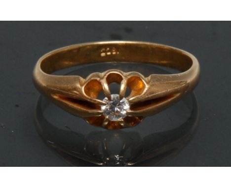 A diamond solitaire ring, single round brilliant cut diamond approx 0.20ct, eight claw crown, yellow metal shank, stamped 18c