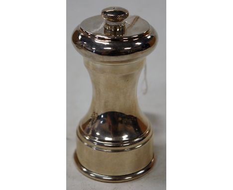 A 1970s silver pepper grinder by JB Chatterley & Sons Ltd, Birmingham 1972   Condition Report / Extra Information  In working