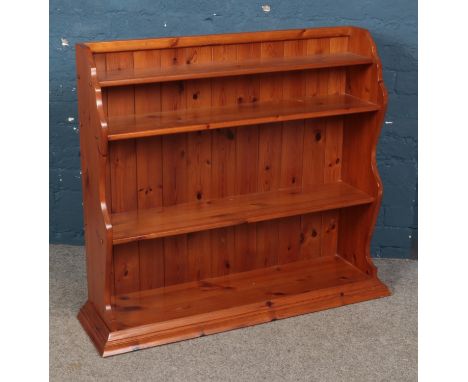 A pine four shelf display plate rack. Approx. dimensions 88.5cm x 29cm x 92cm.  