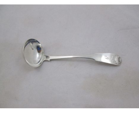 A William IV Scottish silver fiddle and shell pattern toddy ladle, Edinburgh 1831, 15.4cm long, 0.96ozt, 29.8g