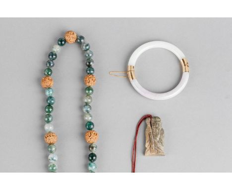 A LIGHT GREEN AND PURPLE COLOURED JADE HINGED BANGLE with gold mounts, stamped 14K, a moss agate bead necklace with further c