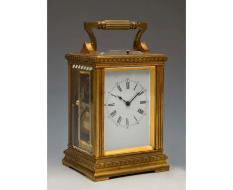 A 19TH CENTURY FRENCH CARRIAGE CLOCK, the white enamel Roman dial with Arabic five minutes and gilt bezel, silvered platform 