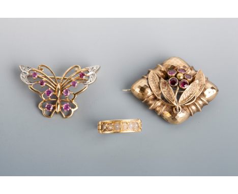 A RUBY AND DIAMOND SET BUTTERFLY BROOCH with pierced wings, a garnet set brooch and a pearl set ring in 18ct gold (3)