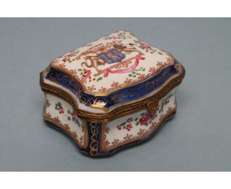 A FRENCH PORCELAIN TABLE SNUFF BOX, late 19th century, of serpentine form, enamelled in Chinese export style with an armorial