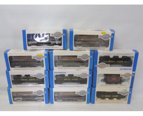 Bachmann - a quantity of boxed American rolling stock.