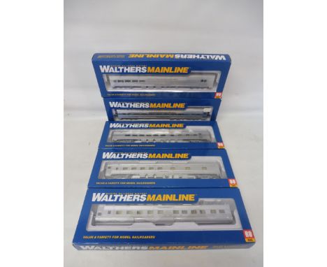 Walthers Mainline, five ho scale Santa-Fe sleeper coaches.