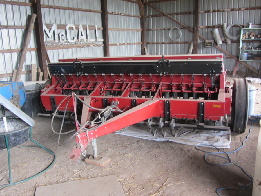 5300 Case 18 run double disc seed drill with track eliminator