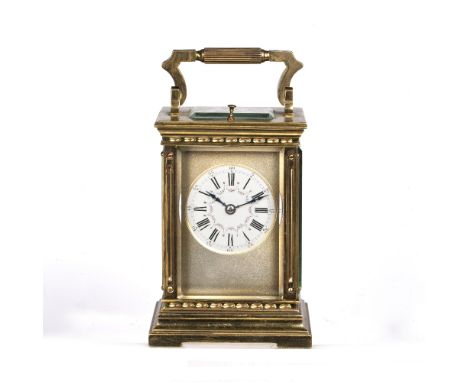 French repeater carriage clock with striking movement, enamel dial and Roman numerals, in a fluted case, 16cm