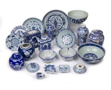 Quantity of blue and white porcelain Chinese and Continental, to include two bowls with seal marks to base, a leaf shaped pic