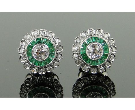 Pair of emerald and diamond cluster earstuds,
unmarked white gold settings, central diamonds 3mm across, earrings 10mm across