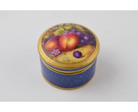 Miniature Royal Worcester painted fruit scene ceramic pill box, 2781, signed 'W. Bee', 3cm diameter.  In good condition with 