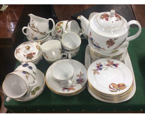 An extensive set of Royal Worcester Evesham pattern teaware. Est. £30 - £50.
