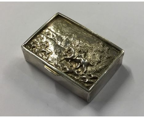 A Georgian style silver snuff box decorated with hunting scene. Approx. 64 grams. Est. £40 - £60.