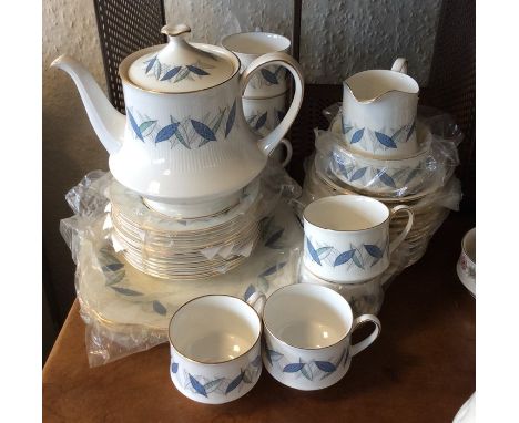 A Royal Standard 'Trend' pattern tea service. Est. £40 - £60.