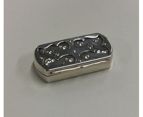 A stylish shaped top silver snuff box with gilt interior. Birmingham. By SH Ltd. Approx. 45 grams. Est. £60 - £80.