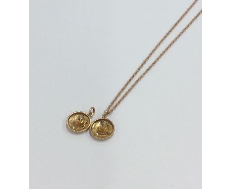 A 9 carat pendant in the form of a sombrero on fine link chain. Approx. 6.5 grams. Est. £50 - £80.