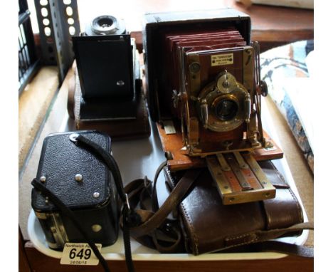 Tray of vintage cameras including The Sanderson Bellows camera
