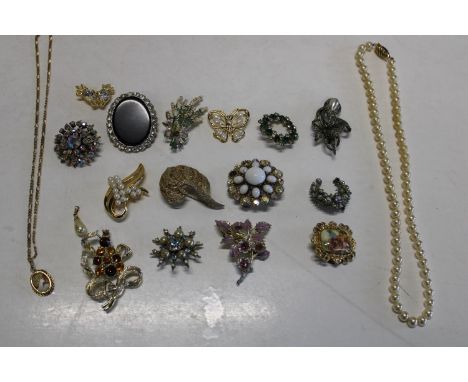 A job lot of vintage costume brooches etc 
