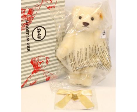 Steiff teddy bear: 'Memories'  664601, white mohair bear with heart shaped tag on cream ribbon, H23cm, with box, in sealed ba