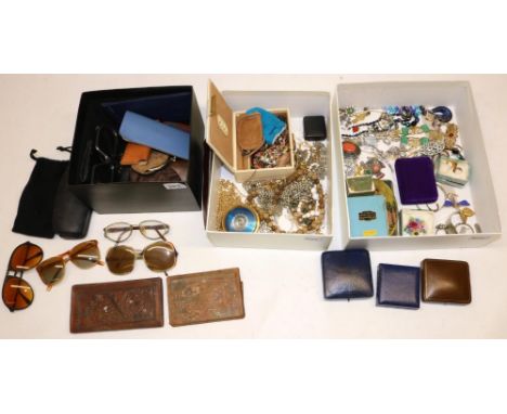 Collection of costume jewellery, incl. Miracle, lucite sailing boat cufflinks, jewellery boxes, vintage wallets and purses, e