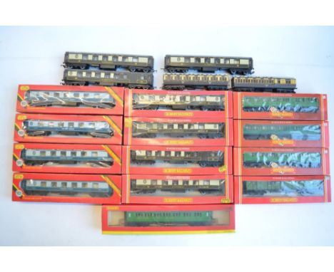 Collection of 13 boxed OO gauge Hornby railway coaches to include 4x Pullman Golden Arrow (with added direction arrows and na