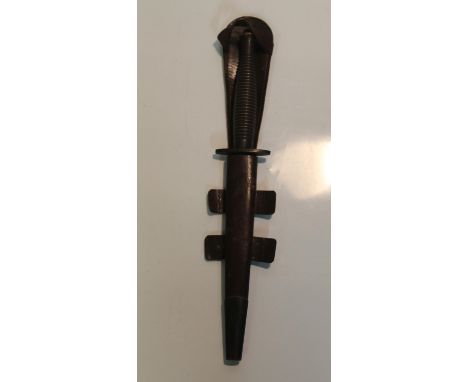 WWII Fairbairn Sykes Third Pattern fighting/Commando knife, in original leather sheath, Crows foot arrow and B2 stamped on cr