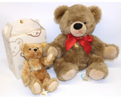 Steiff/Danbury Mint teddy bear: 1902-2002 Centenary Bear, H28cm, with centenary medallion on chain, with box; and a Steiff Co