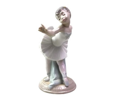GROUP OF PORCELAIN FIGURES, including Royal Doulton and Naotallest 18cm highQty: 12