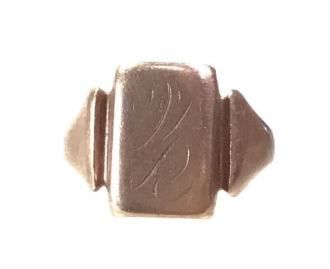 GENT'S SIGNET RING, NINE CARAT ROSE GOLD initialled and the band has been cut, marked for nine carat goldQty: 4.47g