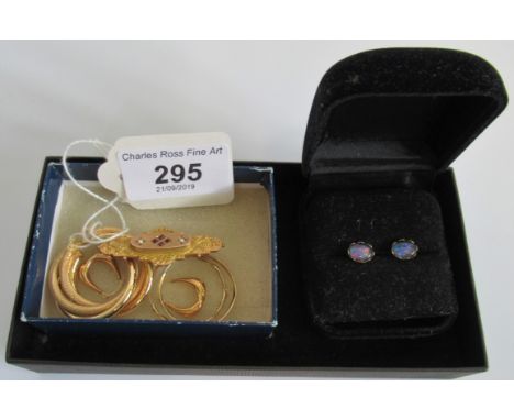 An Edwardian 9ct gold ruby and seed pearl mourning bar brooch, with glazed panel to reverse, a pair of 9ct gold hoop earrings