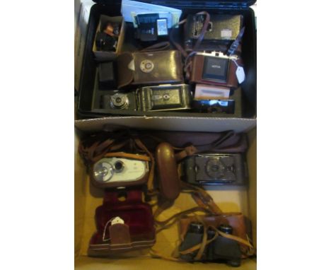 A large collection of vintage cameras, to include: folding Vest camera, bakelite Coronet camera, Movikon 8 and other related 