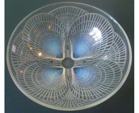 R Lalique no. 3200 Coquilles pattern bowl, etched to base. Condition Report: Overall condition good, no visible cracks or chi
